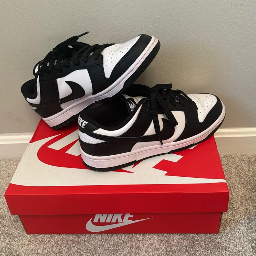 Women’s Nike Pandas!! Size 9, worn twice!! Box included
